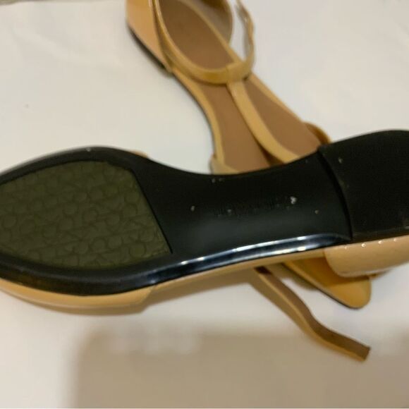 NWOB Calvin Klein Womens Tan Patent Leather T-Strap Ballet Flats 7.5M - Picture 5 of 9